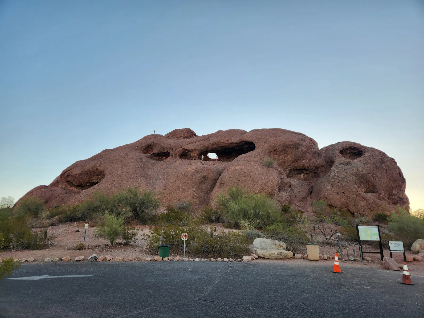 Families on the Hole-in-the-Rock formation at Papago Park